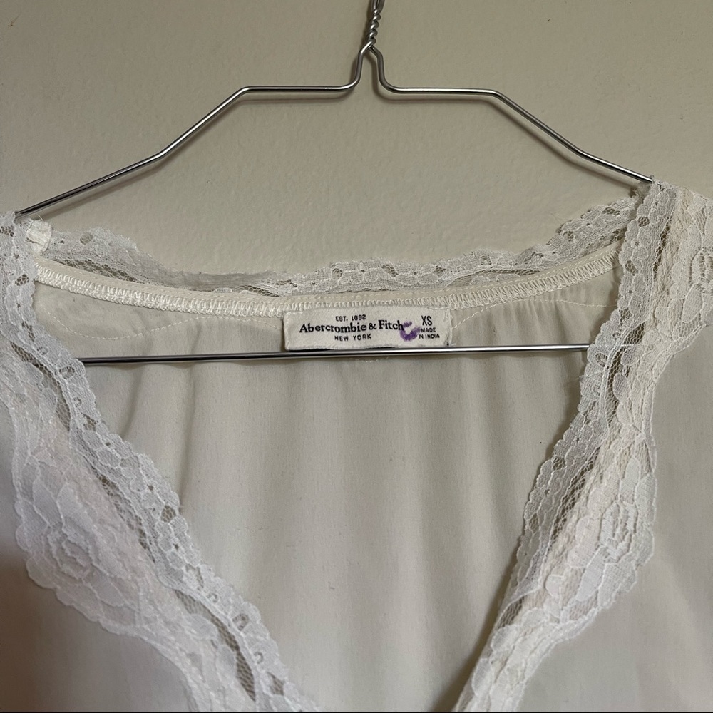 Abercrombie & Fitch Cream Long Sleeve Flowy Top Size XS - Picture 4 of 4